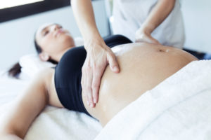 Massaggio prenatale: come massaggiare le donne in gravidanza